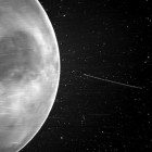 Por que o lado noturno de Vênus está brilhando?