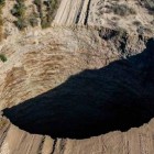 Buraco enorme aparece no deserto do Atacama