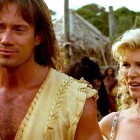 Aos 64 anos, ator que interpretou o Hércules nos anos 90 aparece ao lado da esposa