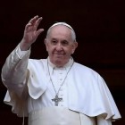 Porque os católicos não devem desrespeitar o papa?