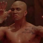 Adversário de Van Damme no filme ‘Kickboxer’ reaparece bem diferente aos 60 anos