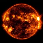 Mapeamento inédito de explosões solares desafia o que se sabe a respeito