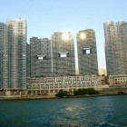 Por que muitos prédios em Hong Kong têm buracos, bem no meio deles?