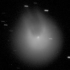 Veja ao vivo o “Cometa do Diabo” em conjunção rara com a galáxia Andrômeda