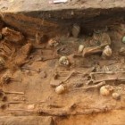 Vala comum de vítimas da peste pode ser a maior já encontrada na Europa, dizem arqueólogos