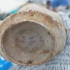 Lata de cerveja é achada 32 anos após fabricação durante limpeza na praia