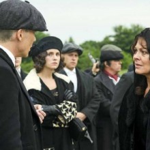 Peaky Blinders: Criador diz que 6ª temporada fará um tributo a Helen McCrory