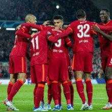 Em jogo de seis gols, Liverpool avança na Champions