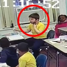Professora salva vida de aluno que se engasgava com tampinha de garrafa