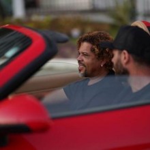 Ex-morador de rua anda de Porsche de mais de R$ 500 mil na Barra da Tijuca