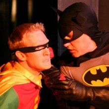 De cavaleiro das trevas a 'homem morcego com mamilos' veja a polêmica evolução no traje do Batman