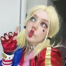 Brasileira se diverte fazendo cosplay de Harley Quinn