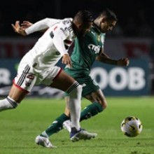 Palmeiras vence o São Paulo de virada e segue na liderança do Brasileirão 2022