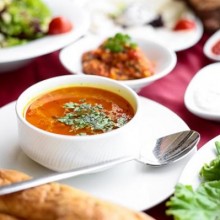 10 dicas de alimentos para acompanhar sopas, cremes e caldos