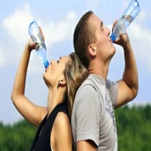 Beber água estimula o mesmo mecanismo de prazer do sexo, diz estudo