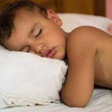 Dormir menos de nove horas afeta célebro e comportamento das crianças