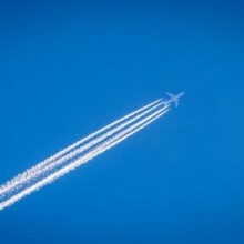 Como se formam os rastros de nuvens que as aeronaves deixam no céu