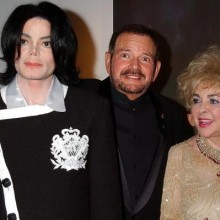 Família de Michael Jackson atordoada pela confissão de drogas da ex-mulher Debbie Rowe