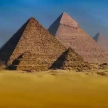 Existem muitas pirâmides escondidas na areia. Por que não são escavadas?