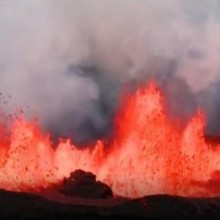 Erupção do maior vulcão ativo do mundo vira “show de lava”; assista