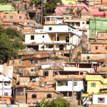 A poesia na Vila Marimbondo, em Contagem, é destaque do programa Favela Versa, nesta terça