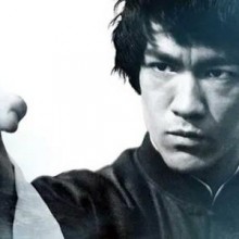 Mais de 90 repetições! Conheça o treino de abdominais do ator Bruce Lee