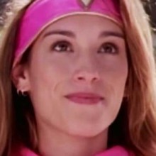 Atriz que interpretou a Ranger Rosa em ‘Power Ranger’ compartilha foto de quando era jovem