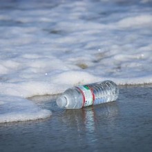 Aumento ‘sem precedentes’ de resíduos plásticos oceânicos está piorando