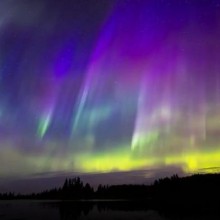 Vento solar atinge a Terra e causa auroras incríveis; veja fotos