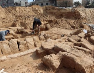 Construtores encontram cemitério romano de 2.000 anos em Gaza