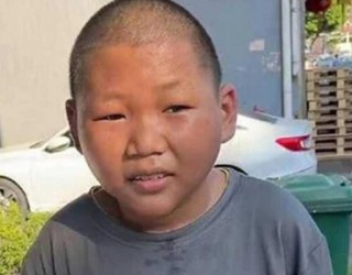 Homem de 27 anos na China não consegue emprego por causa de sua aparência infantil