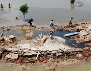 Crise das inundações no Paquistão é uma tragédia repleta de verdades inconvenientes