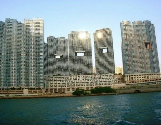 Por que muitos prédios em Hong Kong têm buracos, bem no meio deles?