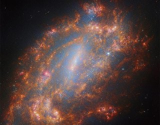 Visão infravermelha do telescópio James Webb revela esqueleto de galáxia espiral
