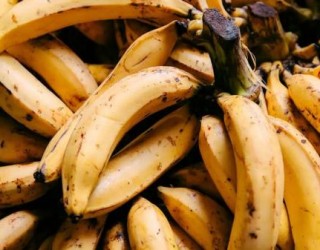 6 maneiras práticas de aproveitar bananas maduras